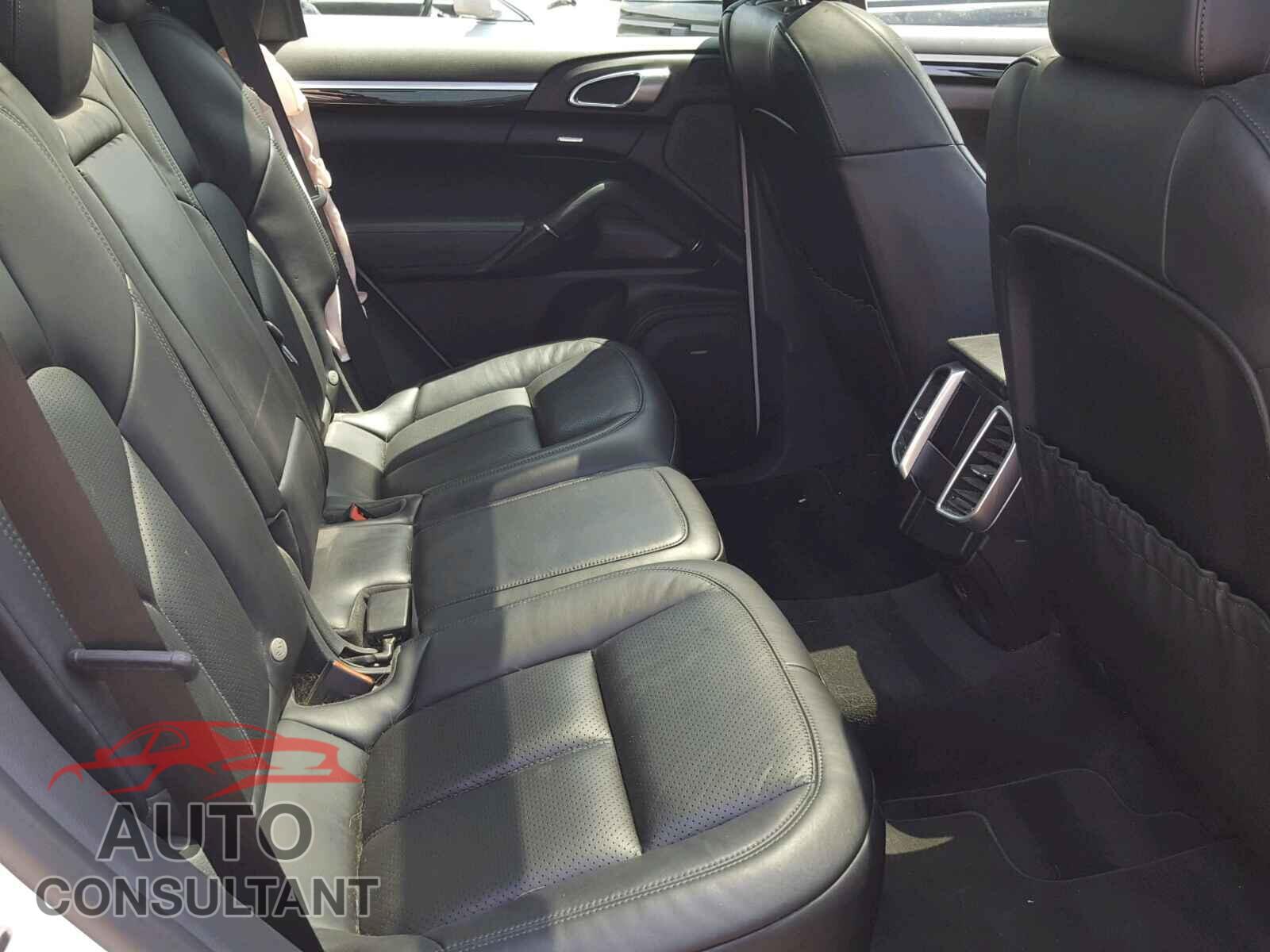 PORSCHE CAYENNE 2017 - WP1AA2A21HKA80291