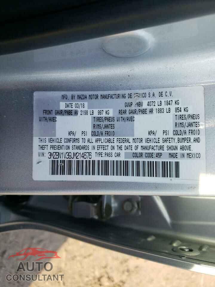 MAZDA 3 2018 - 3MZBN1V39JM214676