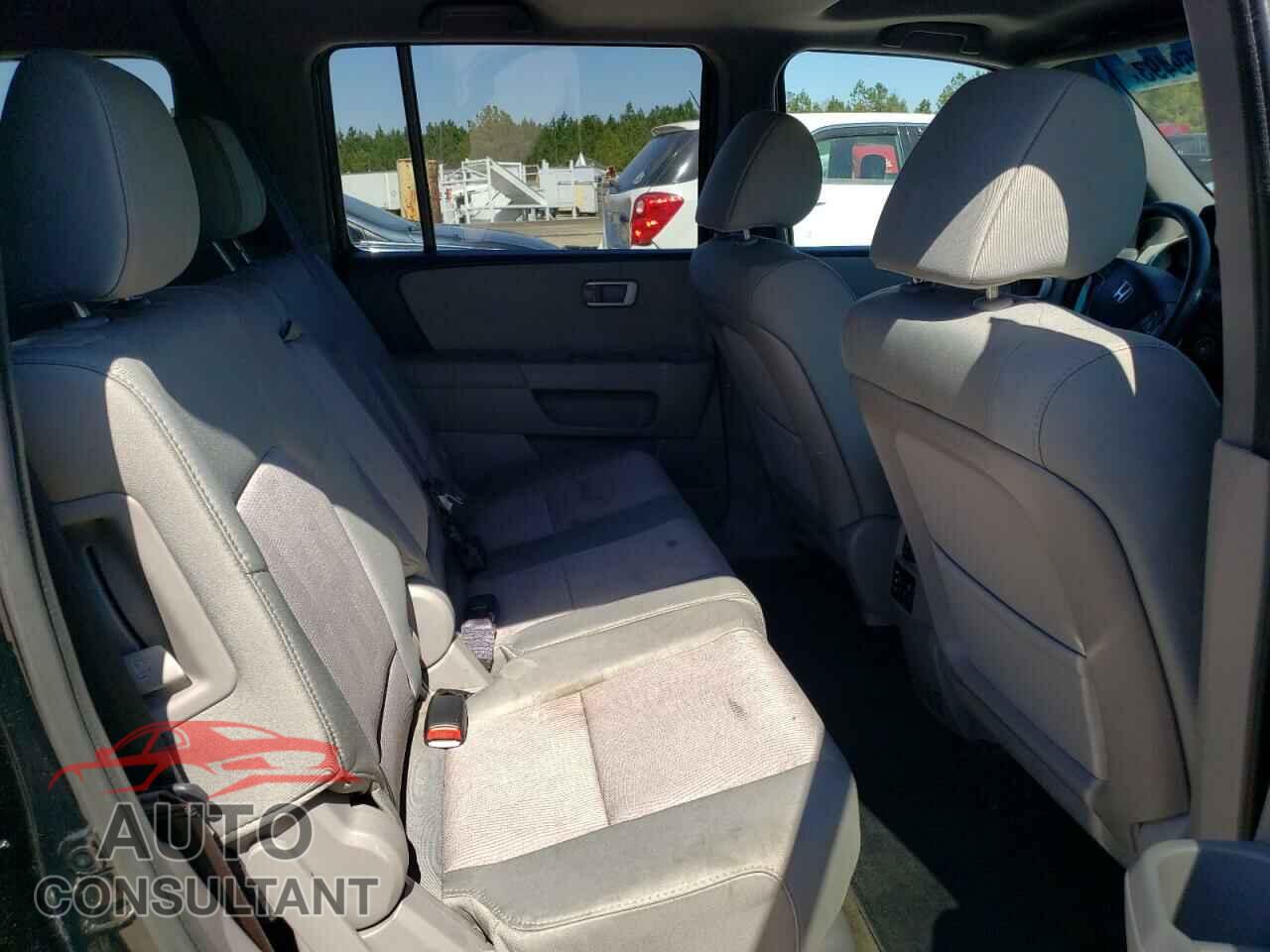 HONDA PILOT 2015 - 5FNYF3H33FB013613