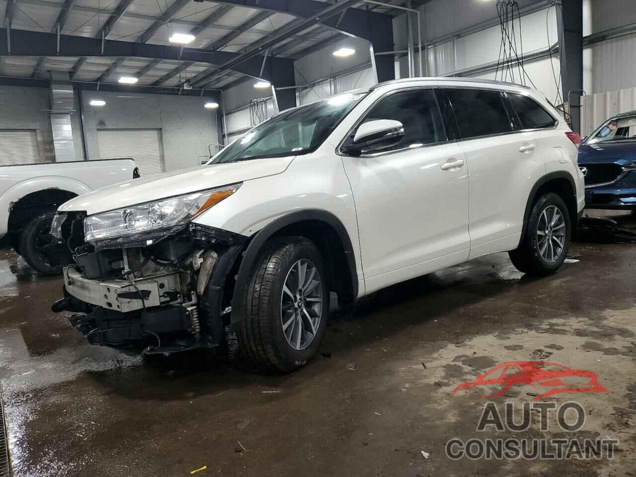 TOYOTA HIGHLANDER 2018 - 5TDJZRFH5JS557805
