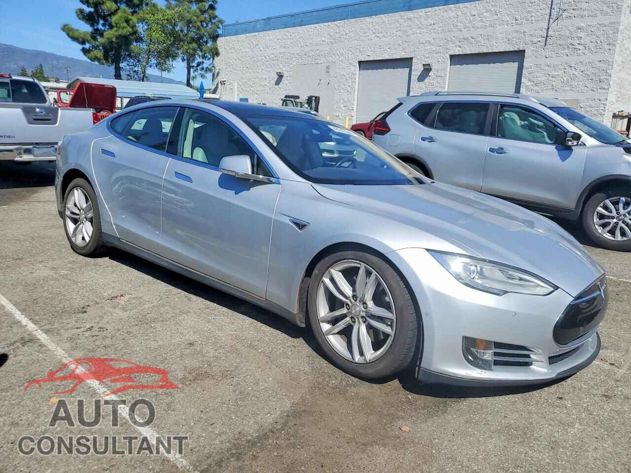 TESLA MODEL S 2015 - 5YJSA1E26FF113287