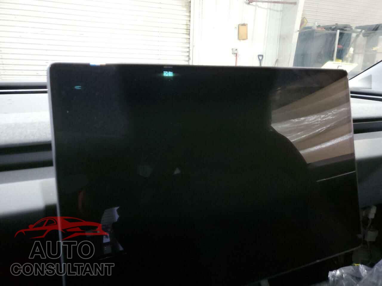 TESLA MODEL 3 2024 - 5YJ3E1EB8RF793027