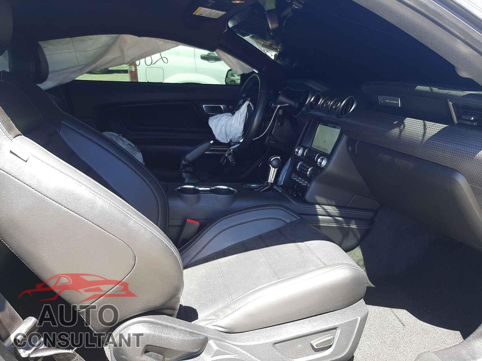FORD MUSTANG 2018 - 1FA6P8TH8J5117552
