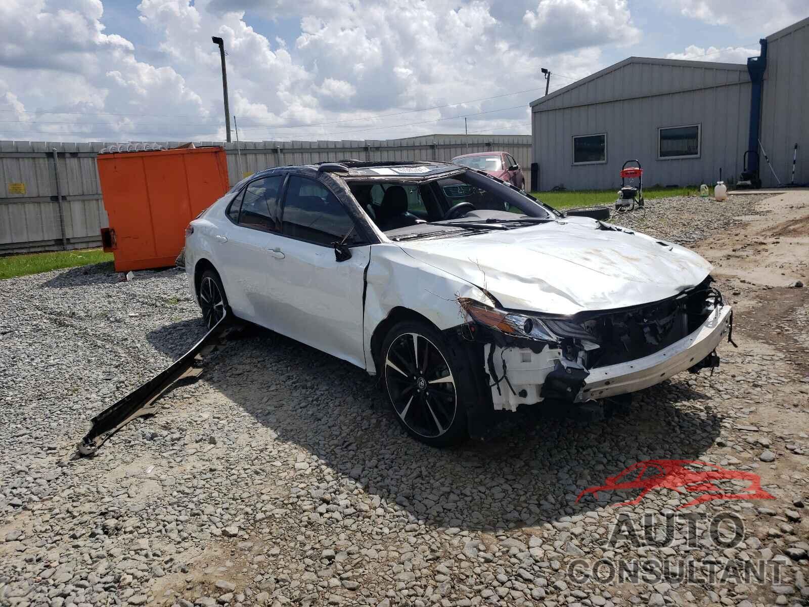 TOYOTA CAMRY 2018 - 4T1B61HK3JU100120