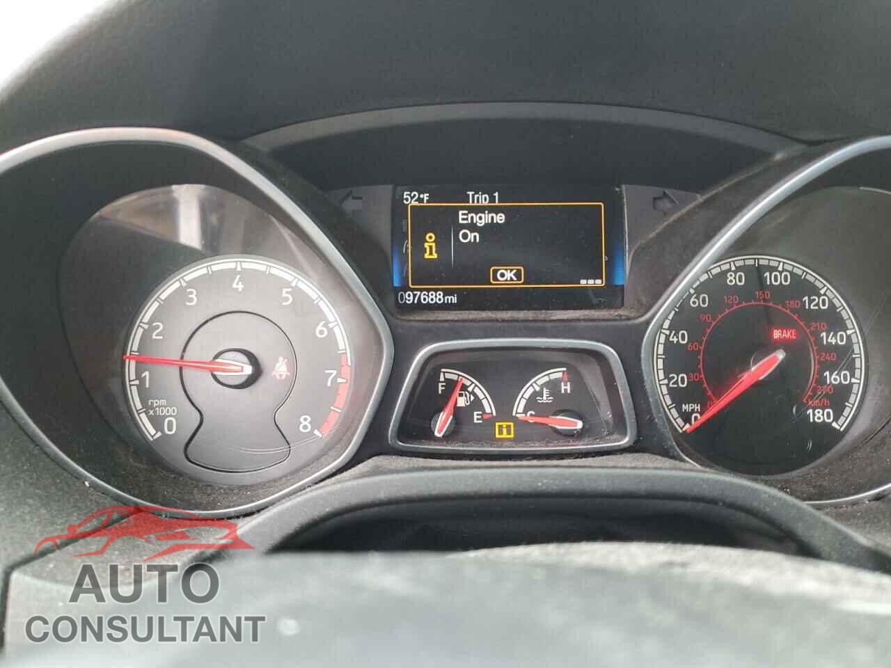 FORD FOCUS 2018 - 1FADP3L93JL209375