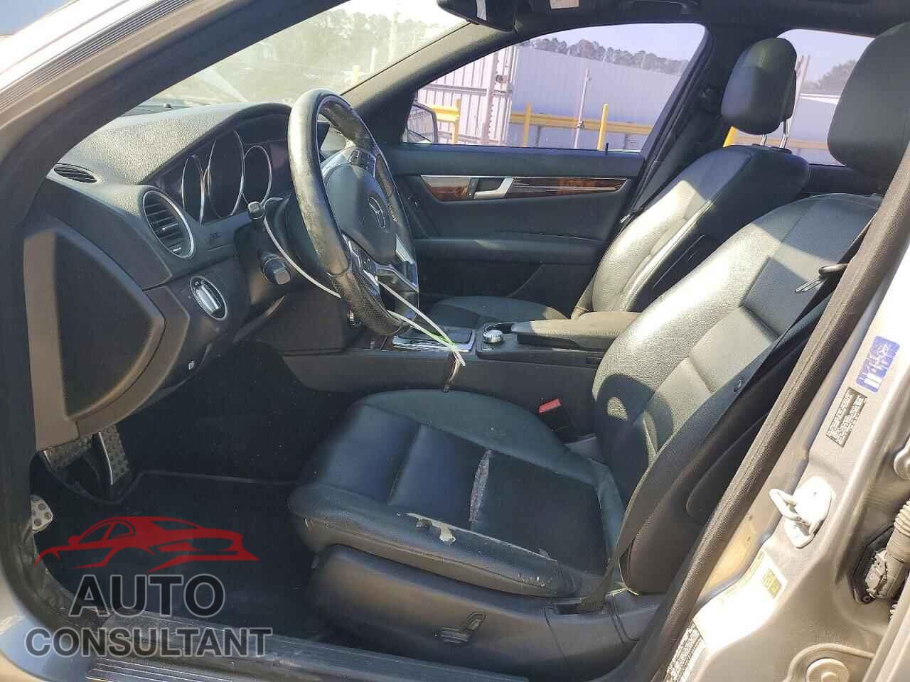 MERCEDES-BENZ C-CLASS 2012 - WDDGF4HBXCR198280