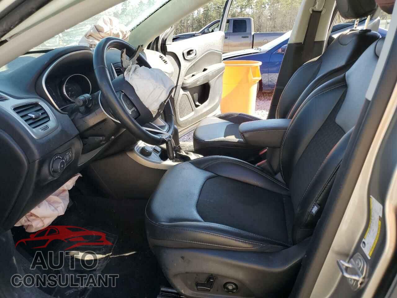 JEEP COMPASS 2020 - 3C4NJDBB0LT164557