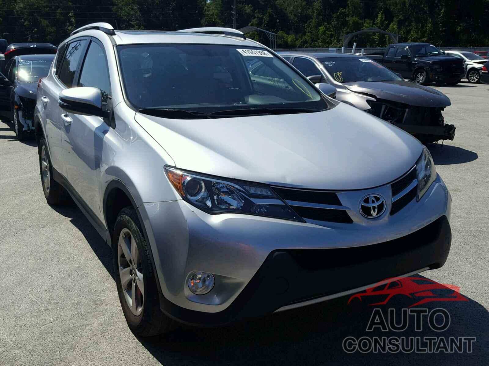 TOYOTA RAV4 XLE 2015 - JTMWFREV3FD065654
