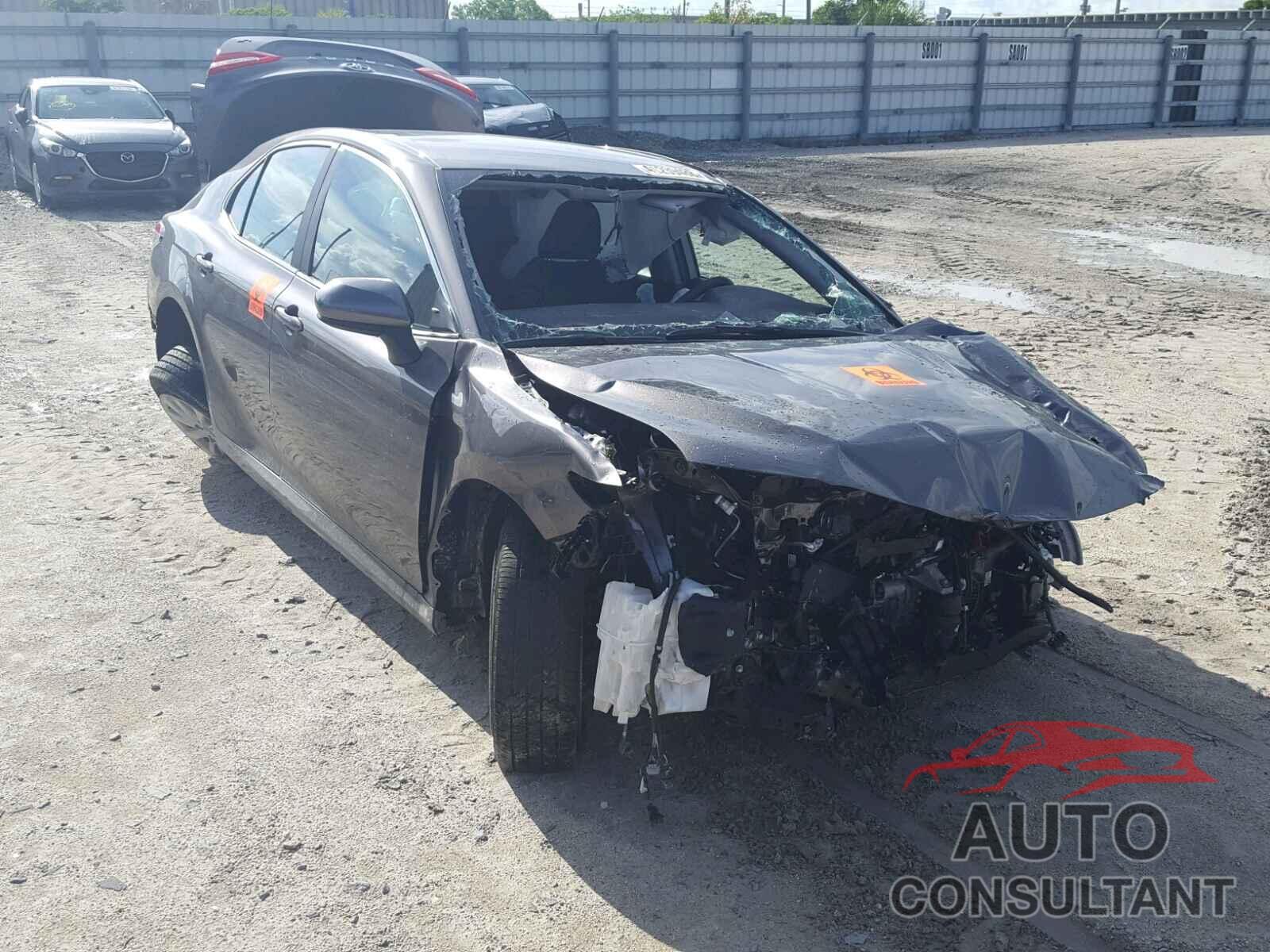 TOYOTA CAMRY 2018 - 4T1B11HK7JU050210