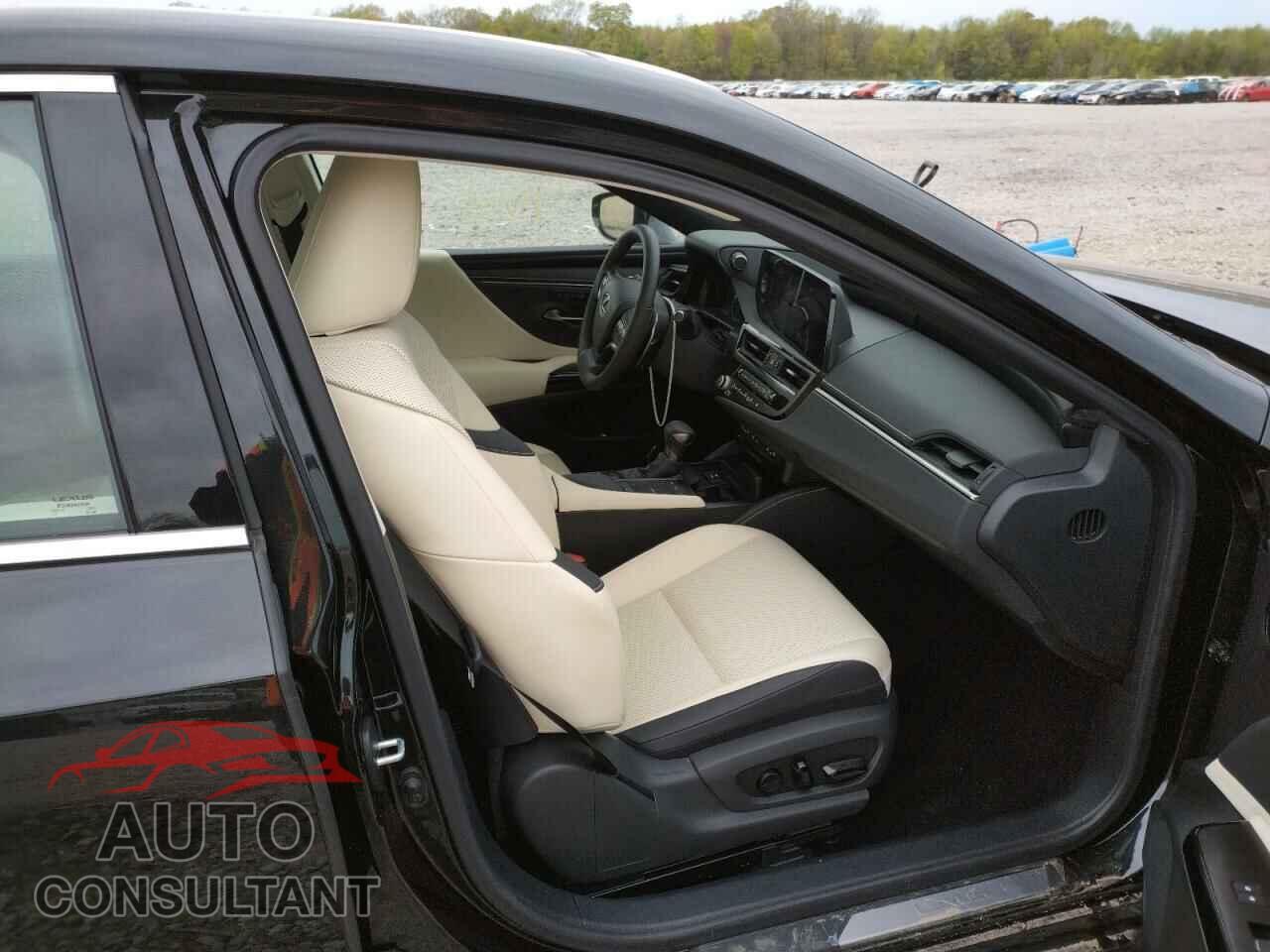 LEXUS LS 2022 - 58ADZ1B14NU116843