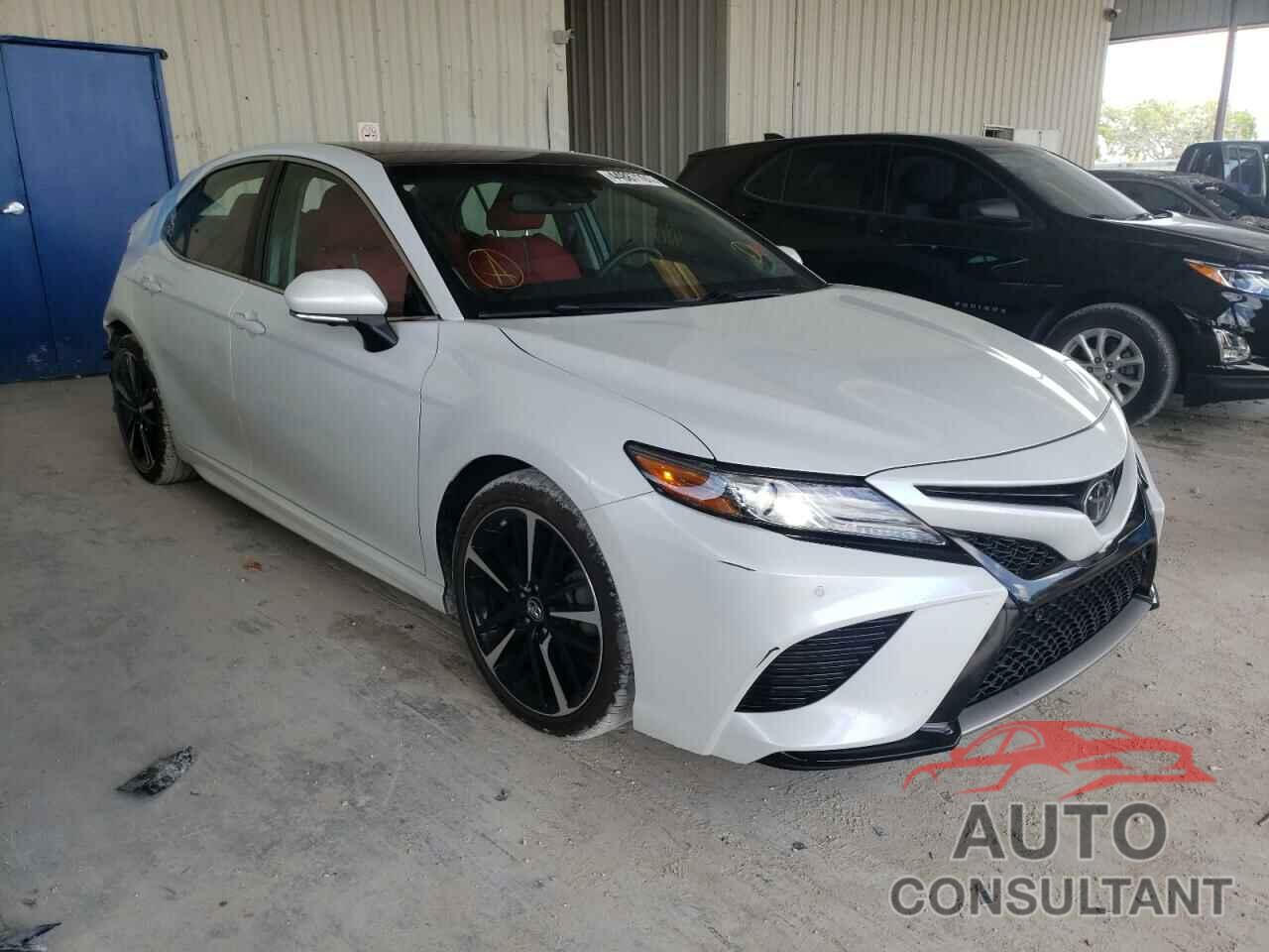 TOYOTA CAMRY 2018 - 4T1B61HK8JU083220