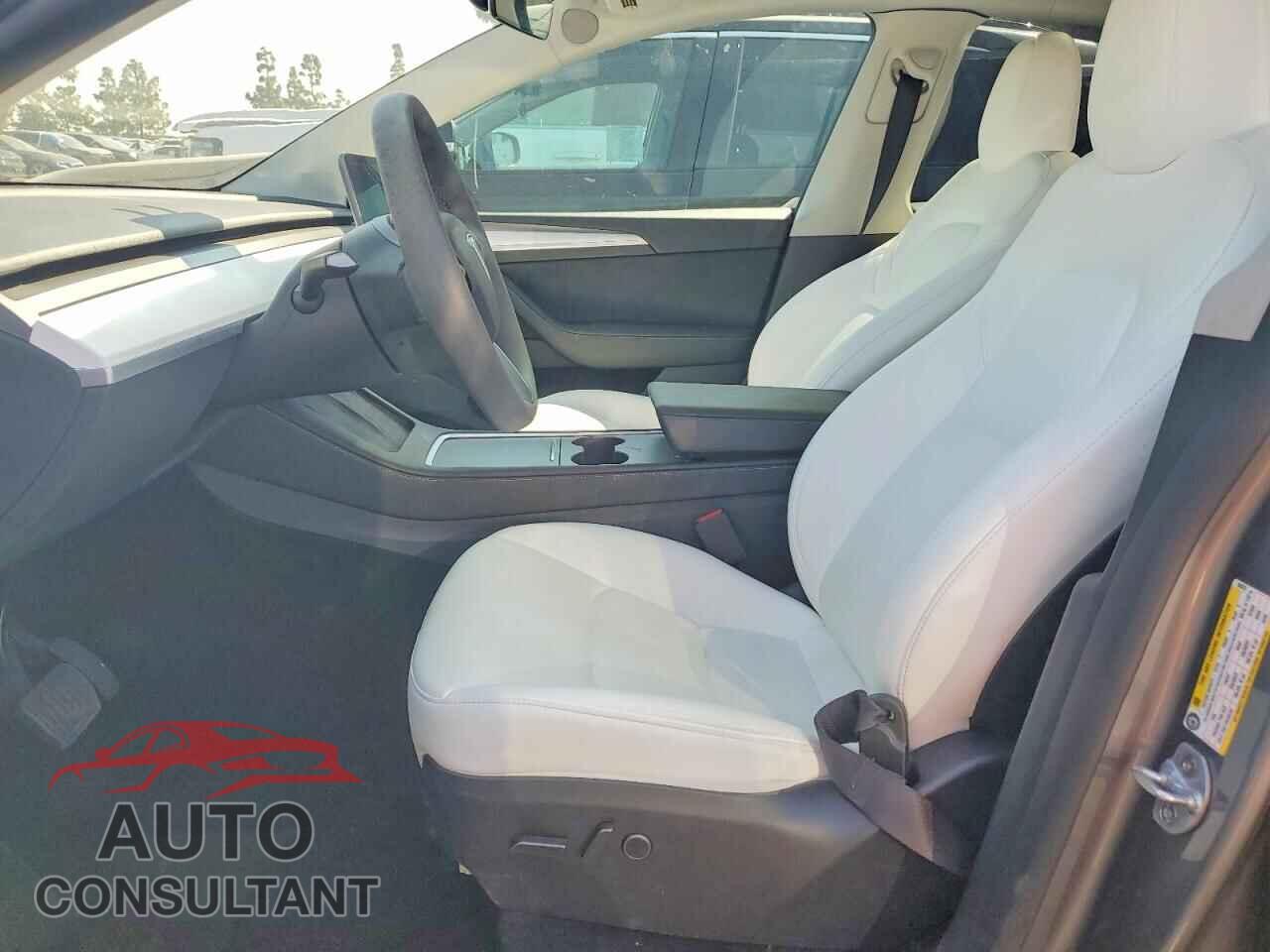 TESLA MODEL Y 2024 - 7SAYGAEE3RF168337