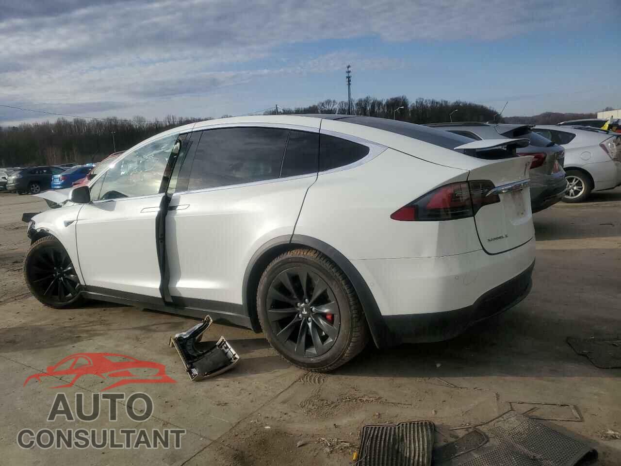 TESLA MODEL X 2017 - 5YJXCBE46HF052811