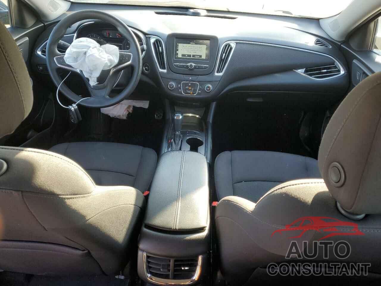 CHEVROLET MALIBU 2017 - 1G1ZE5ST4HF258570