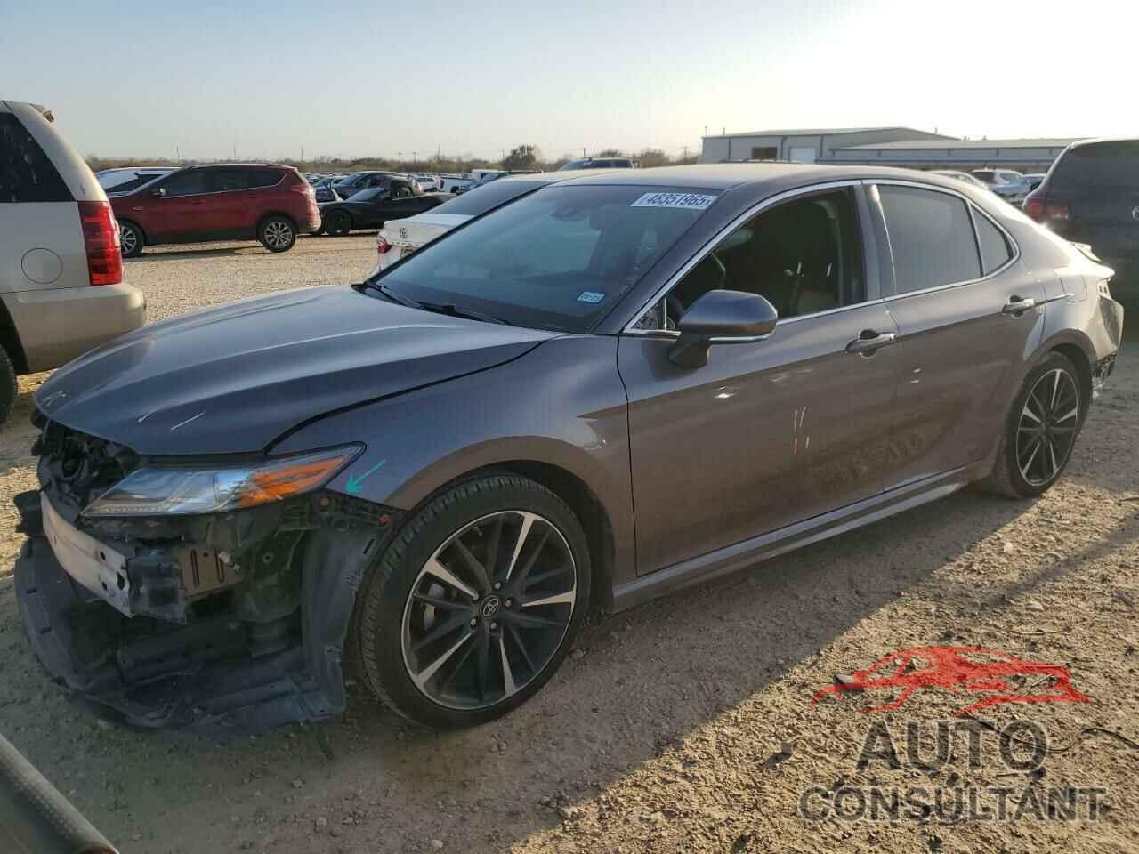 TOYOTA CAMRY 2018 - 4T1B61HK0JU109101