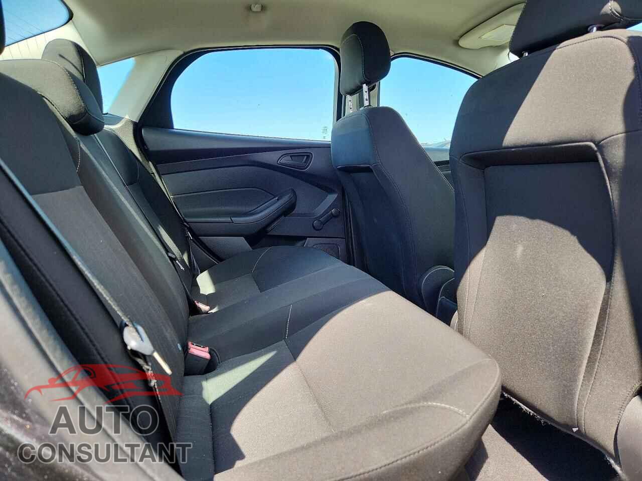 FORD FOCUS 2017 - 1FADP3E26HL230554