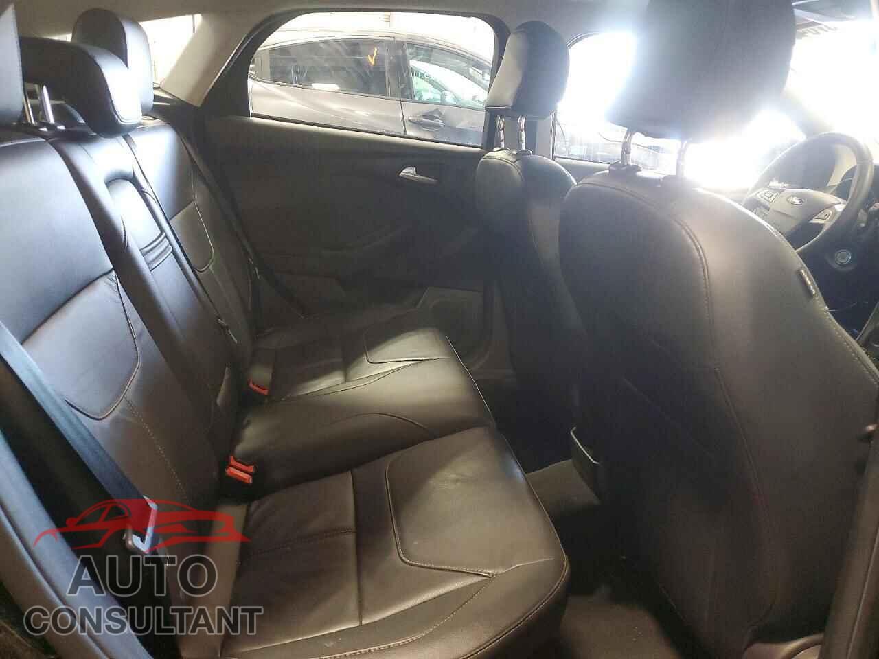 FORD FOCUS 2016 - 1FADP3K23GL379829