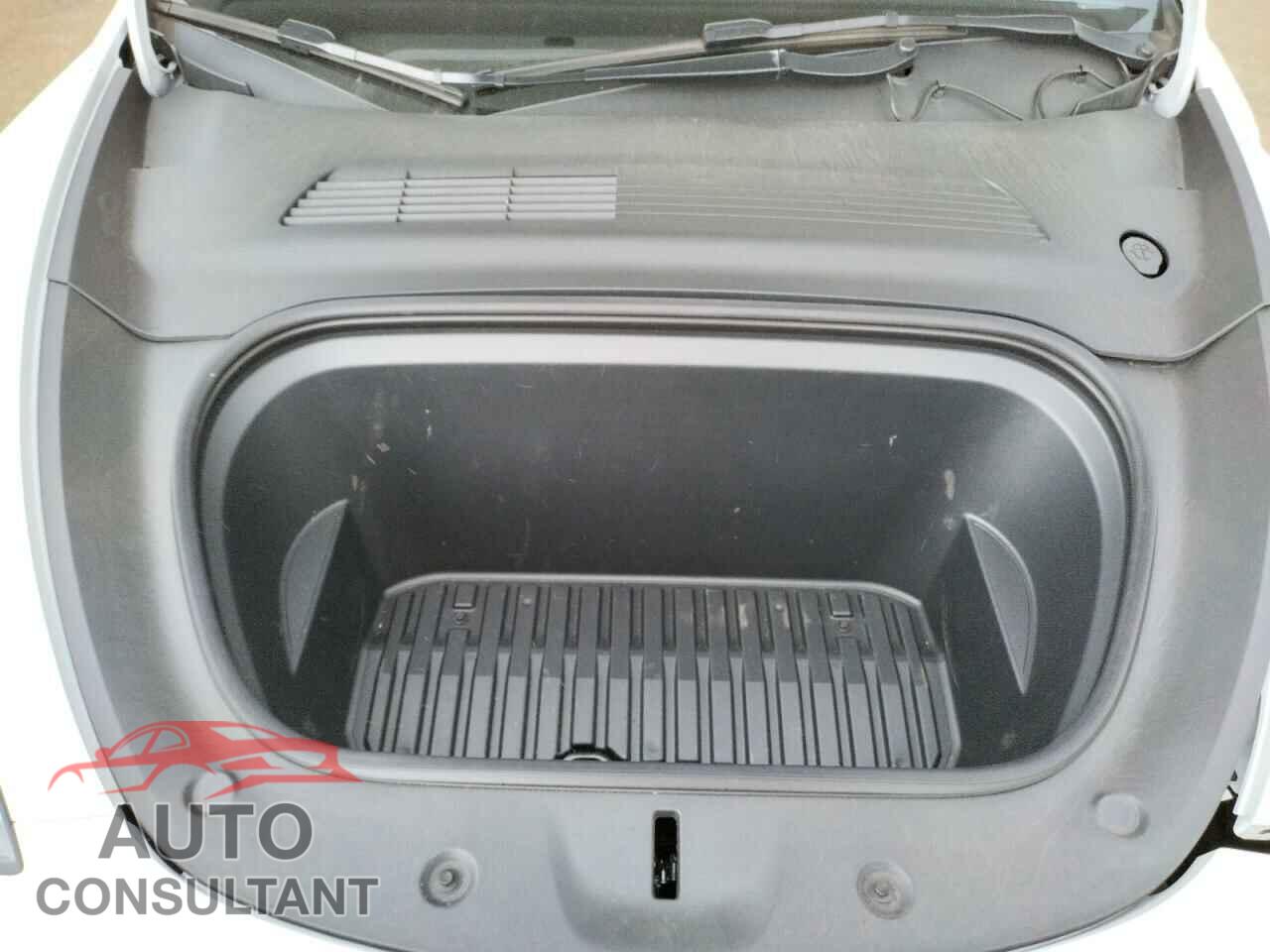 TESLA MODEL Y 2021 - 5YJYGAEE6MF200638