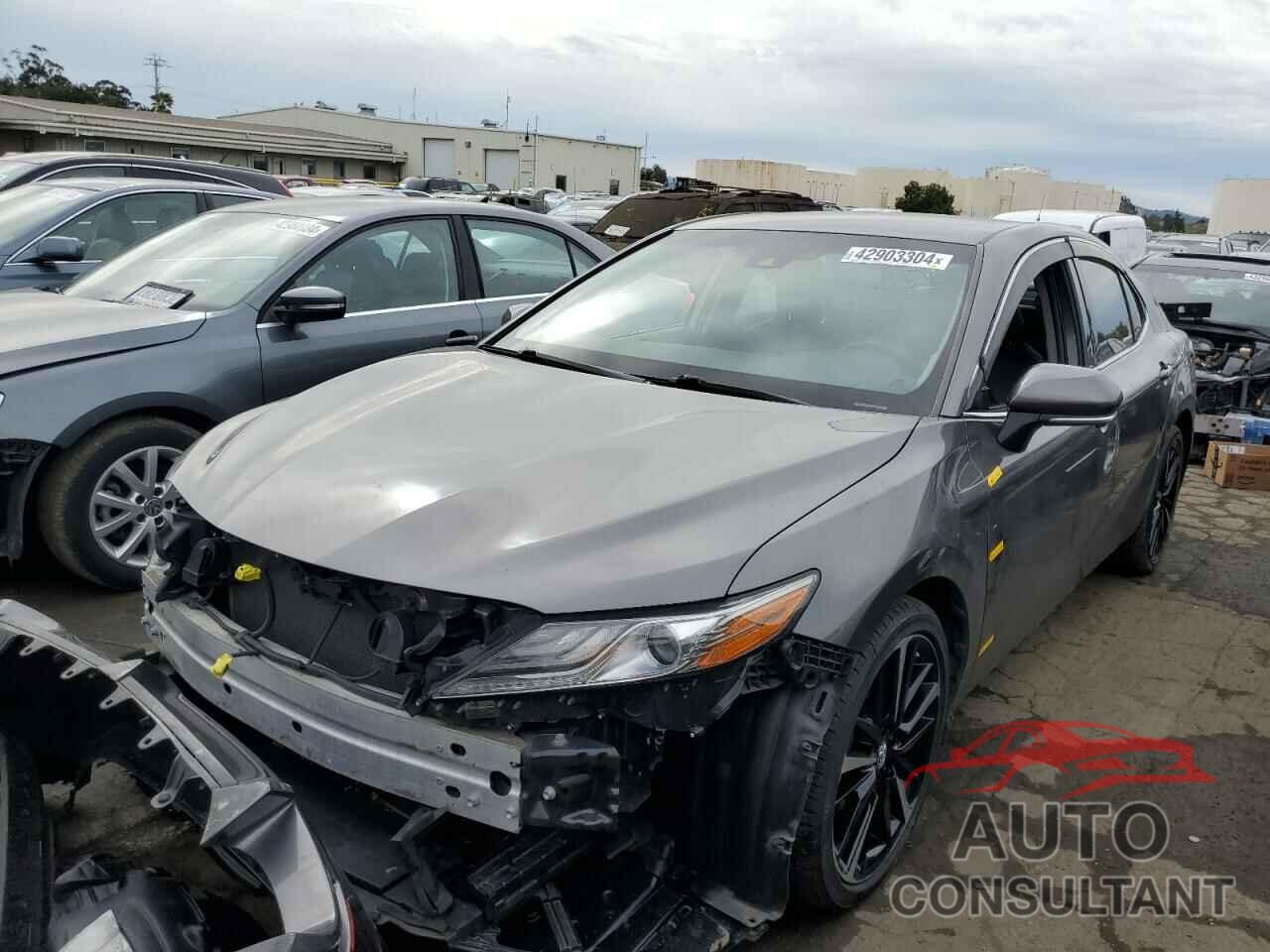 TOYOTA CAMRY 2018 - 4T1B61HK9JU509111