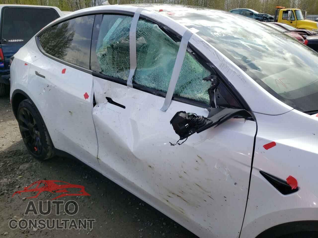 TESLA MODEL Y 2021 - 5YJYGDEEXMF095572