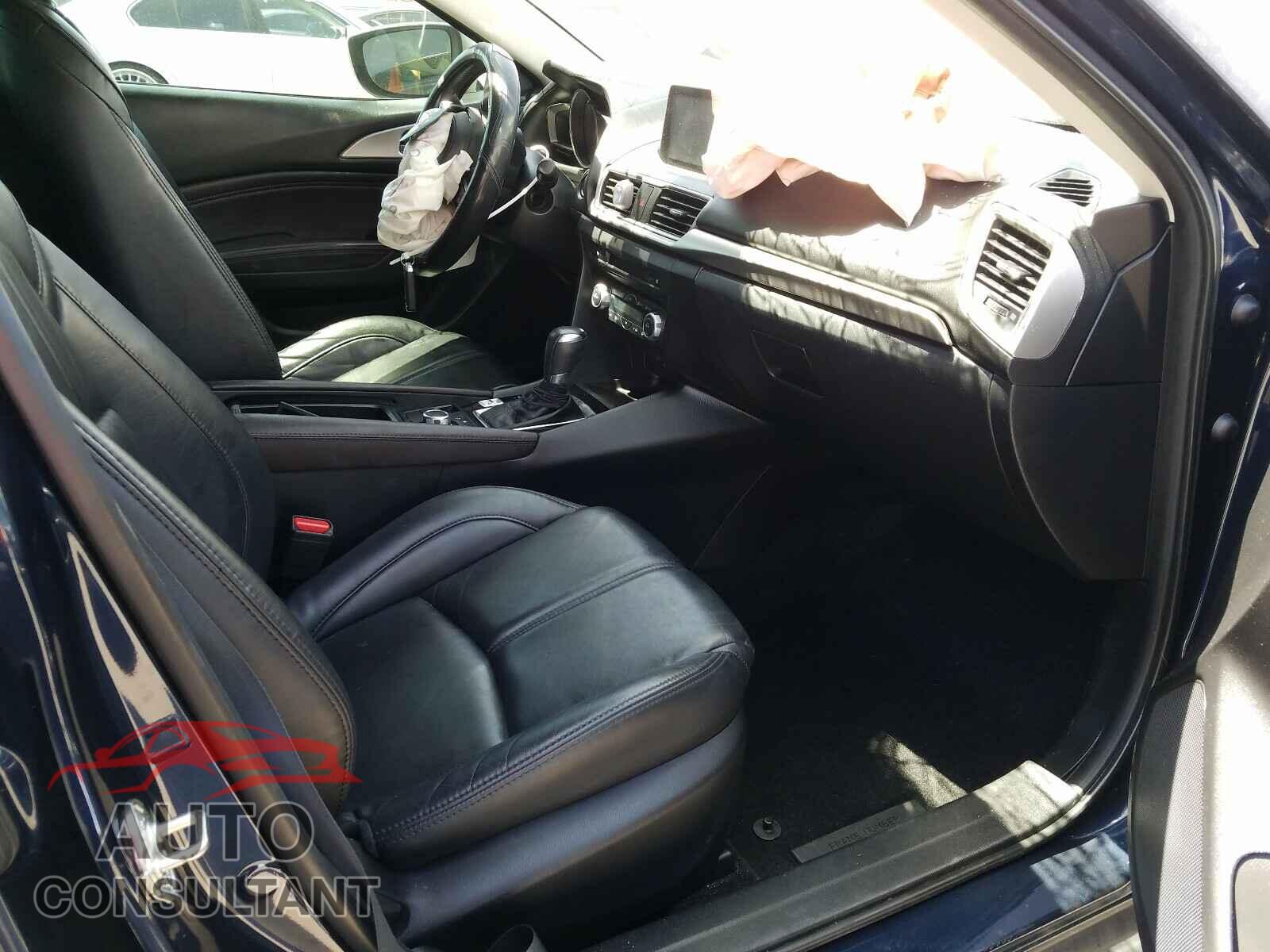 MAZDA 3 2018 - 3MZBN1L36JM239019