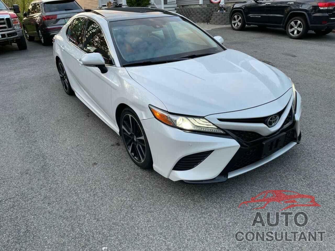 TOYOTA CAMRY 2018 - 4T1B61HKXJU019342