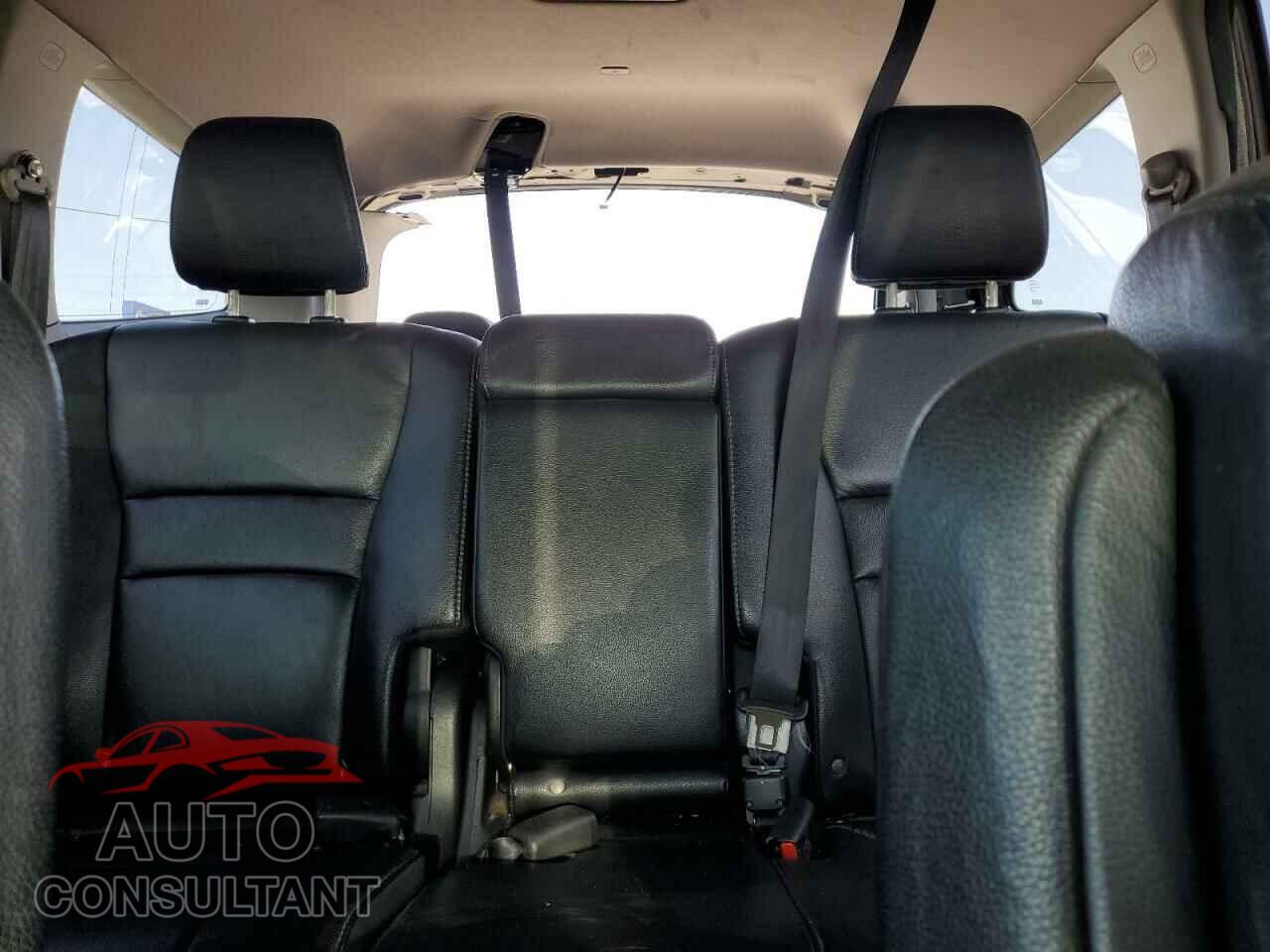HONDA PILOT 2017 - 5FNYF5H5XHB016301