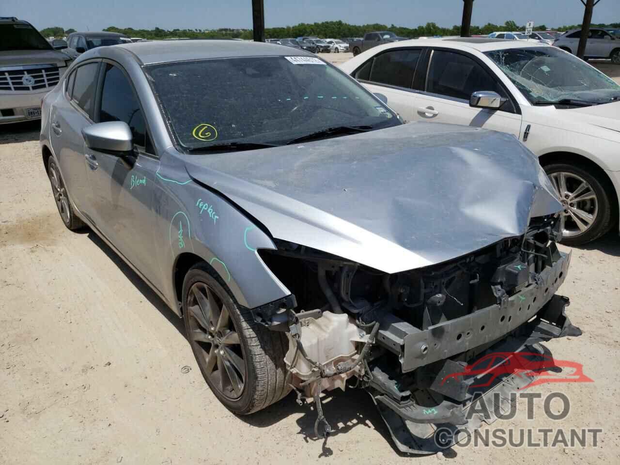 MAZDA 3 2018 - 3MZBN1V36JM180678