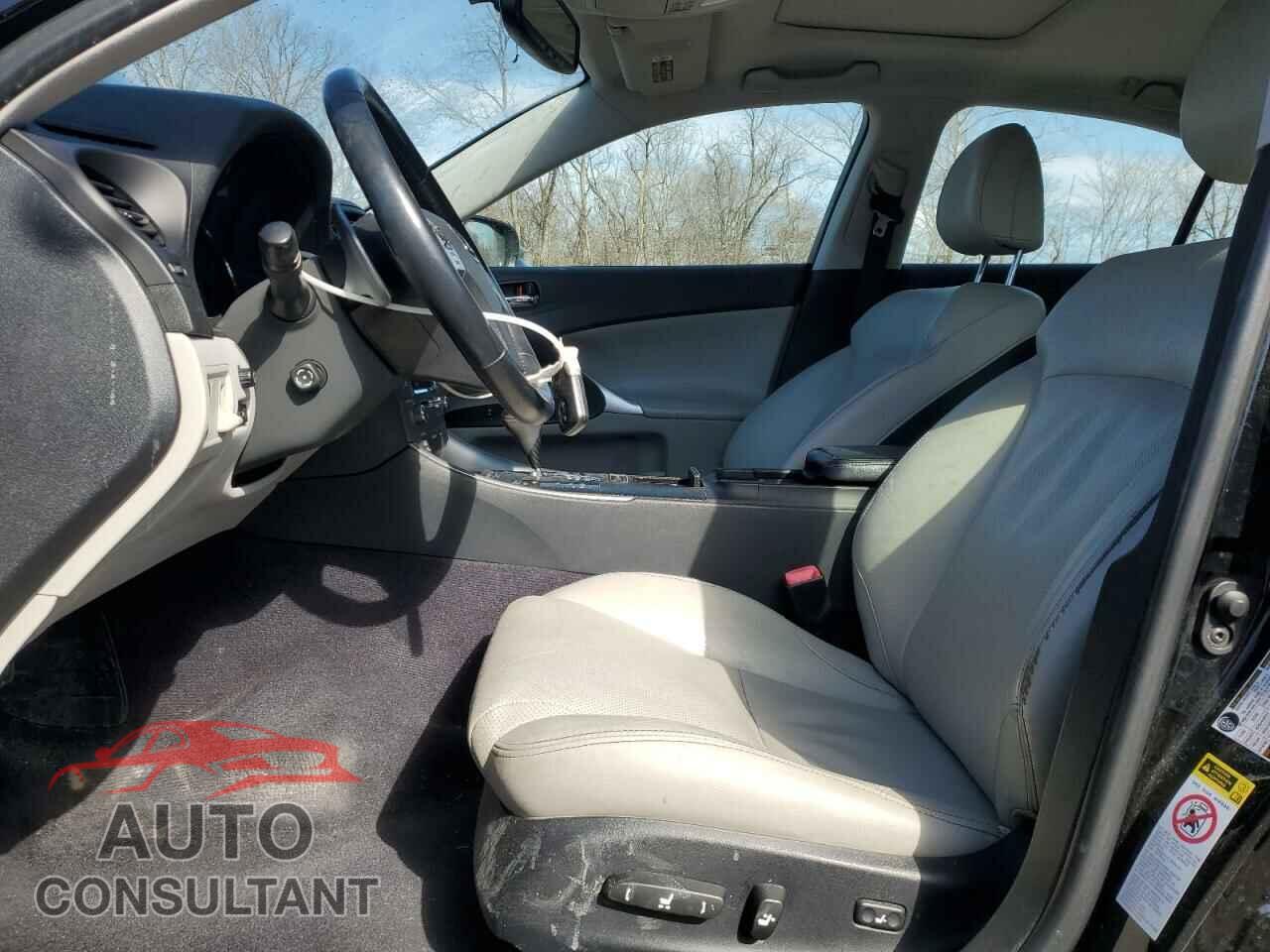 LEXUS IS 2011 - JTHCF5C24B5046621
