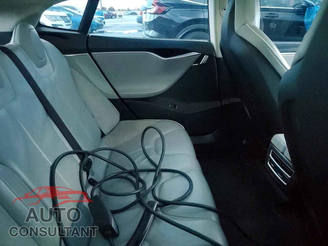 TESLA MODEL S 2013 - 5YJSA1CP2DFP27720