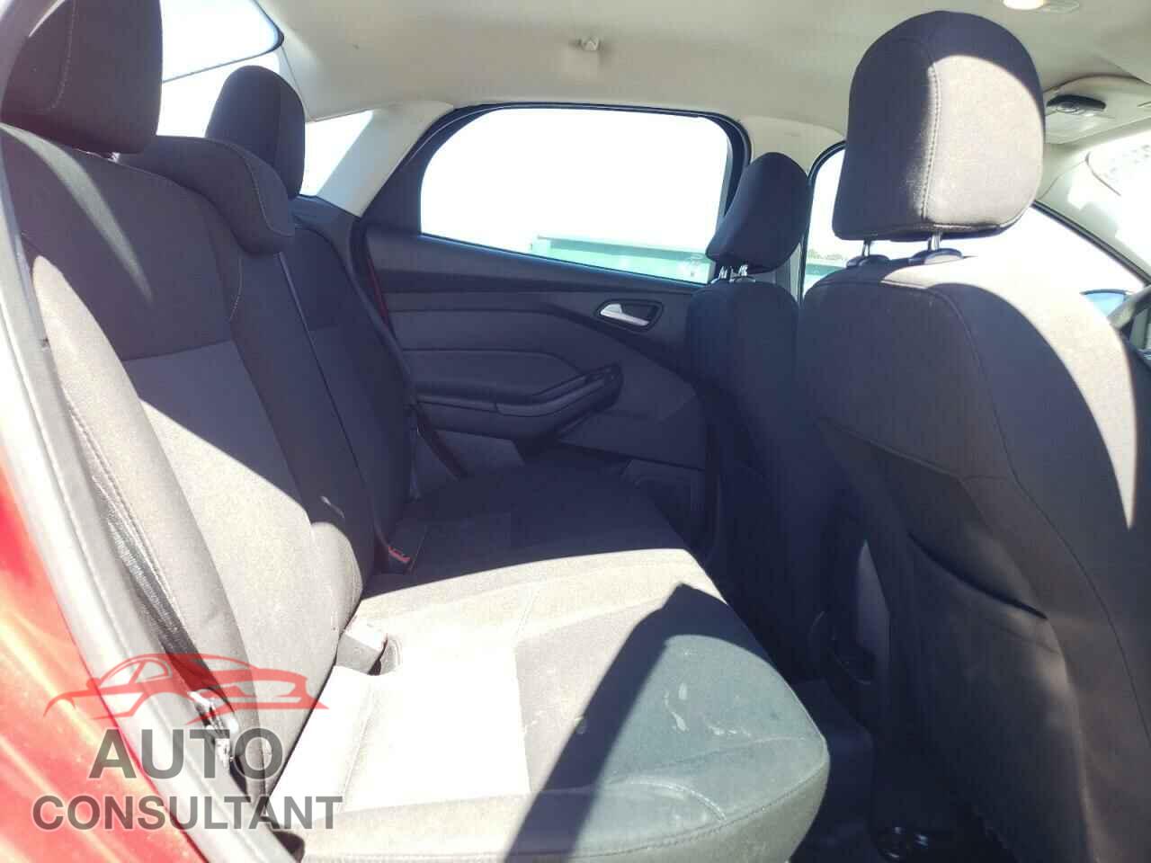 FORD FOCUS 2015 - 1FADP3F28FL344910