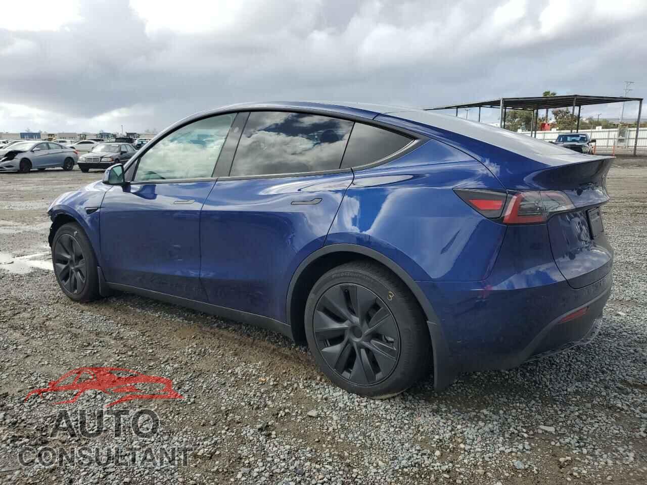 TESLA MODEL Y 2024 - 7SAYGAEE2RF170161