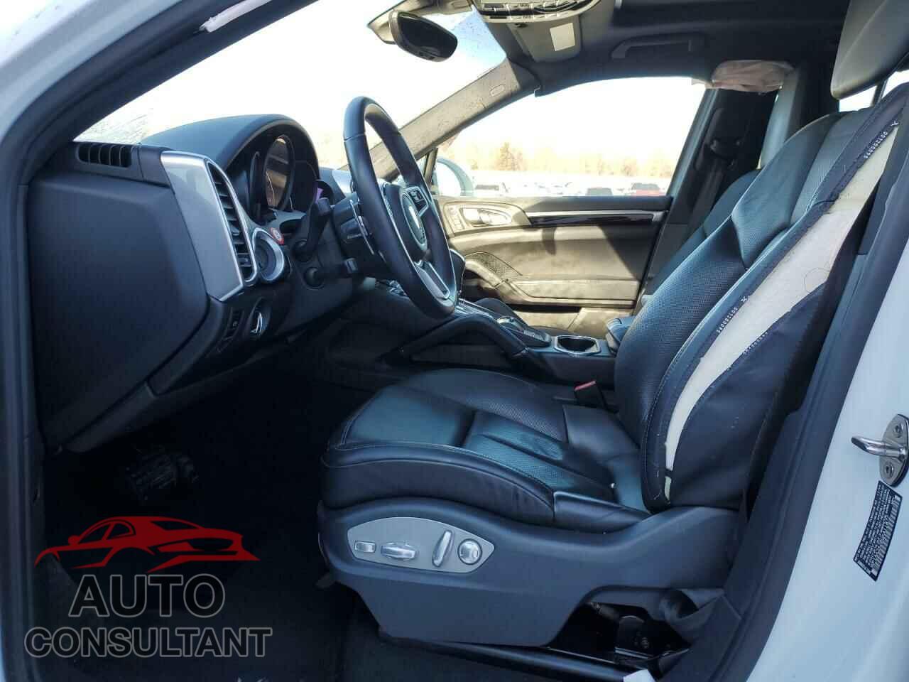 PORSCHE CAYENNE 2016 - WP1AA2A28GKA11872