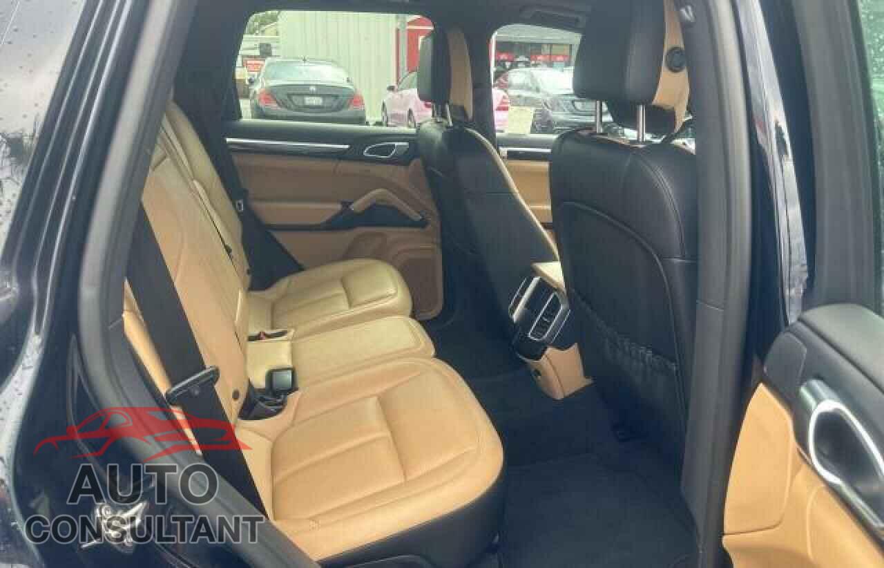 PORSCHE CAYENNE 2016 - WP1AA2A29GLA10711