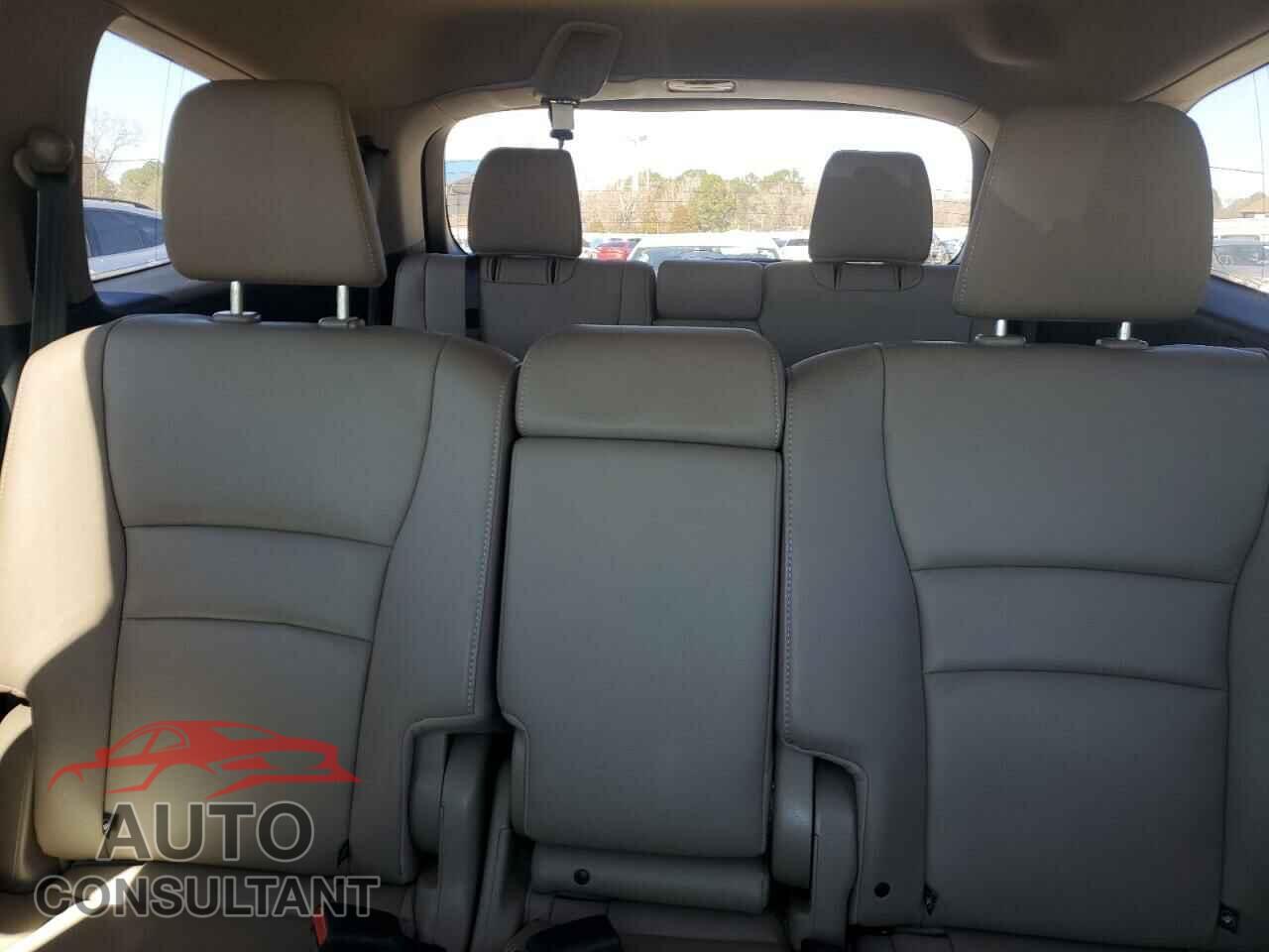 HONDA PILOT 2017 - 5FNYF5H75HB013596