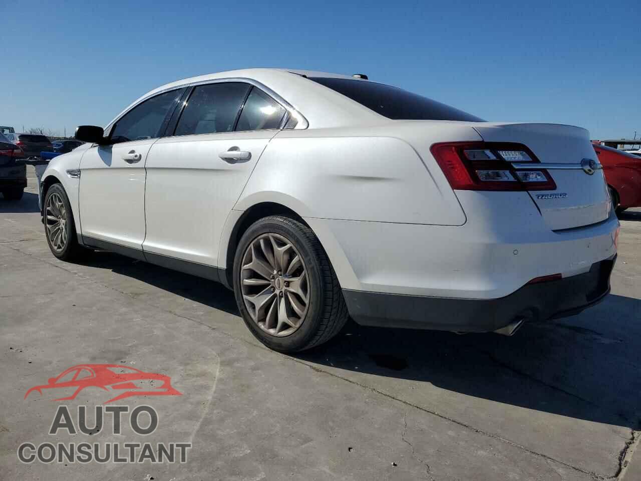 FORD TAURUS 2018 - 1FAHP2F86JG118043