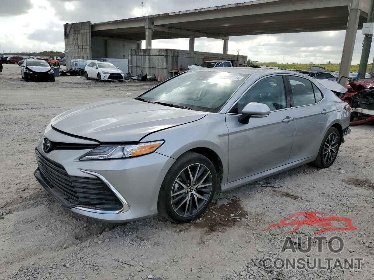 TOYOTA CAMRY 2021 - 4T1F11AK4MU550521