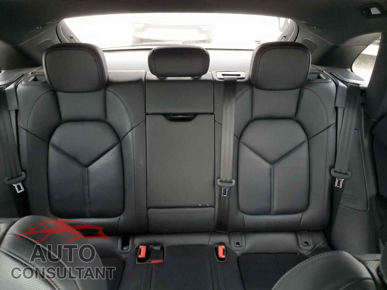 PORSCHE MACAN 2018 - WP1AA2A55JLB14355