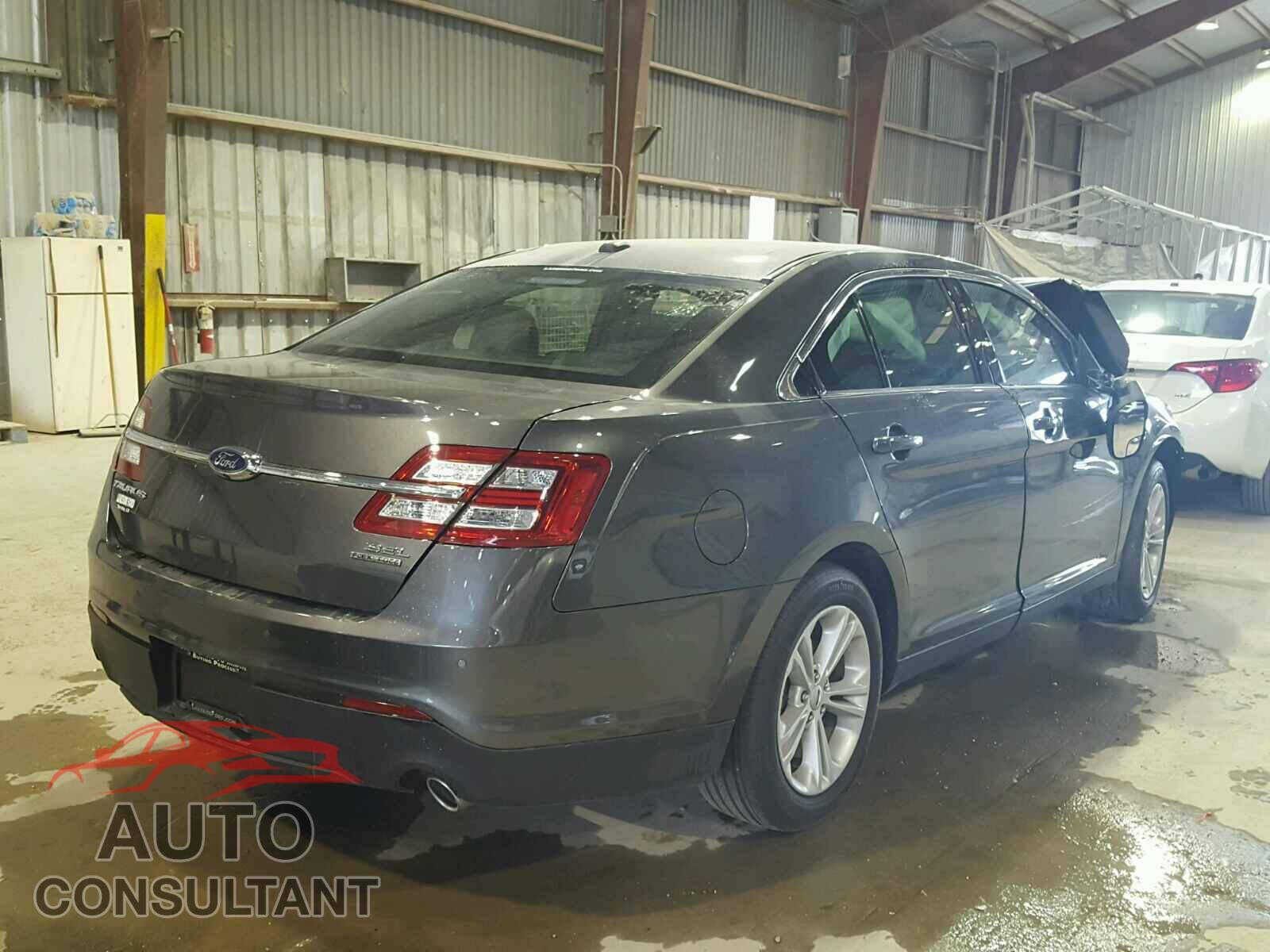 FORD TAURUS 2018 - 1FAHP2E84JG124828