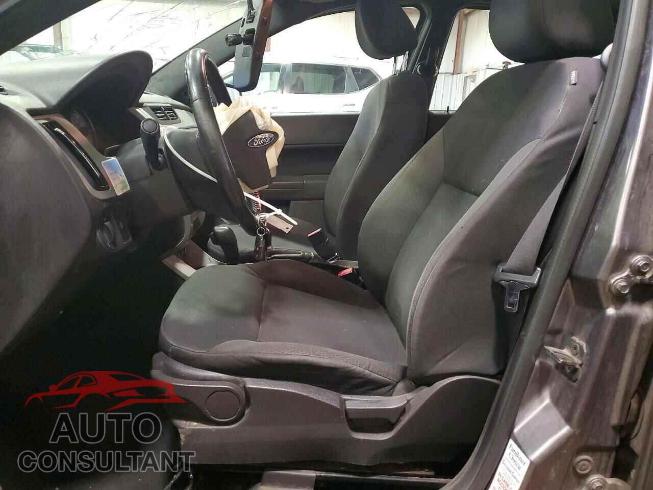 FORD FOCUS 2011 - 1FAHP3GN0BW100557