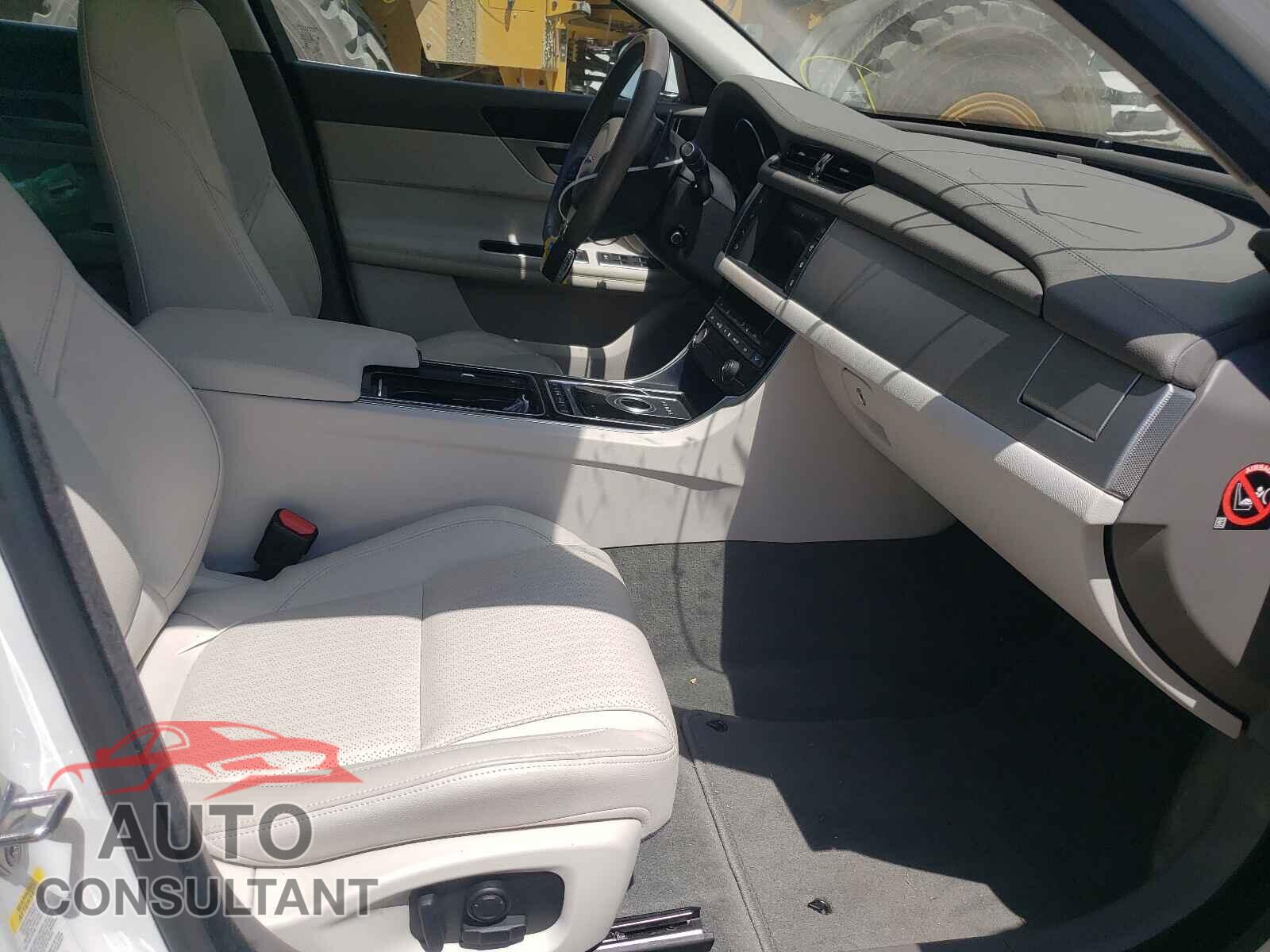 JAGUAR XF 2016 - SAJBE4BVXGCY03807