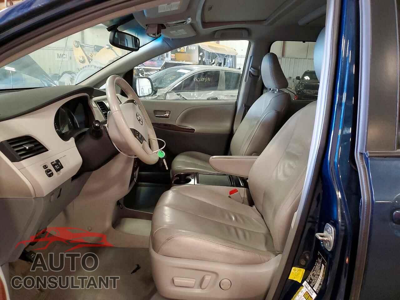TOYOTA SIENNA 2012 - 5TDYK3DC0CS262492