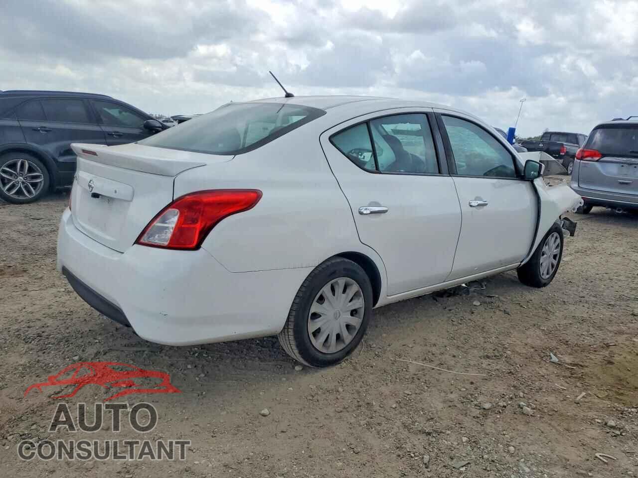 NISSAN VERSA 2017 - 3N1CN7AP3HL858423