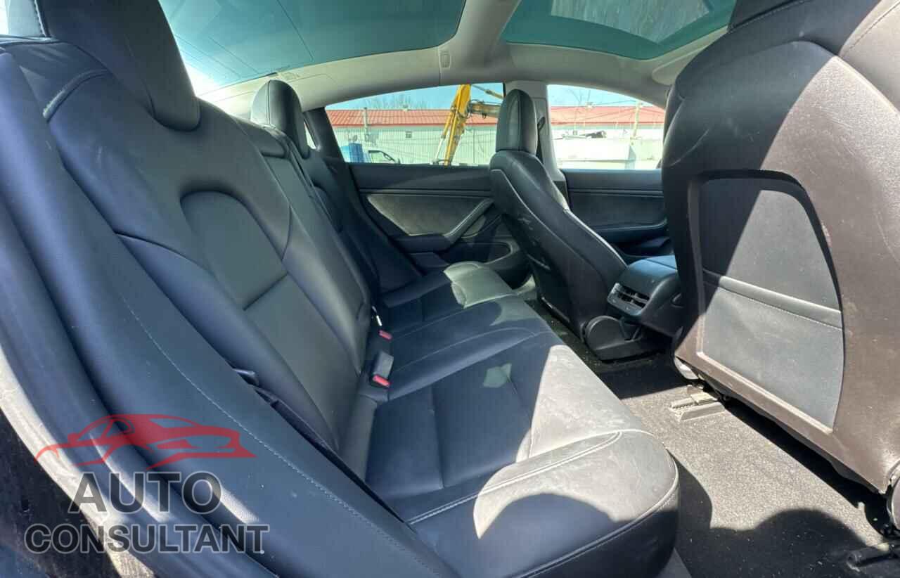 TESLA MODEL 3 2019 - 5YJ3E1EA7KF329353