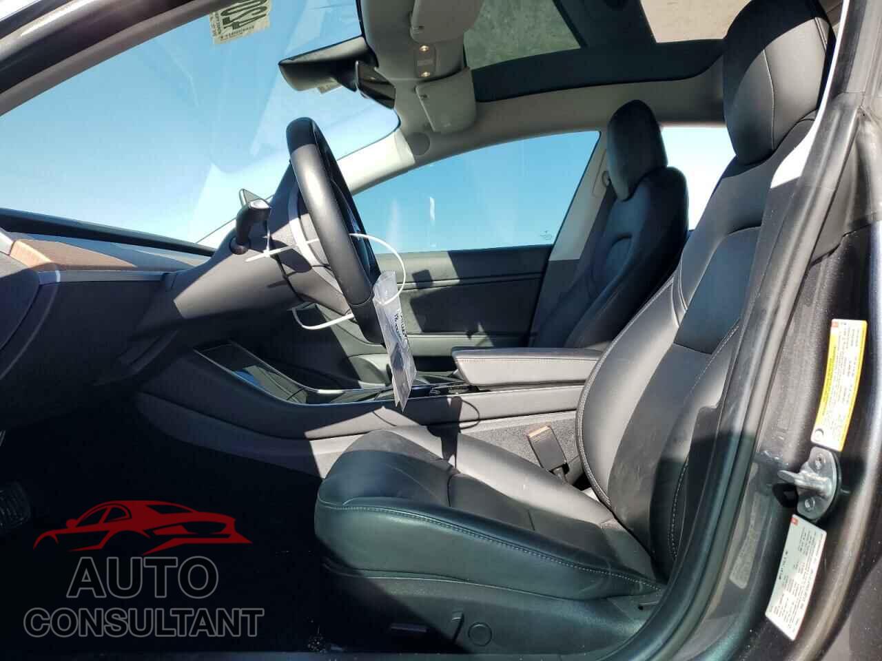TESLA MODEL 3 2018 - 5YJ3E1EB4JF121180