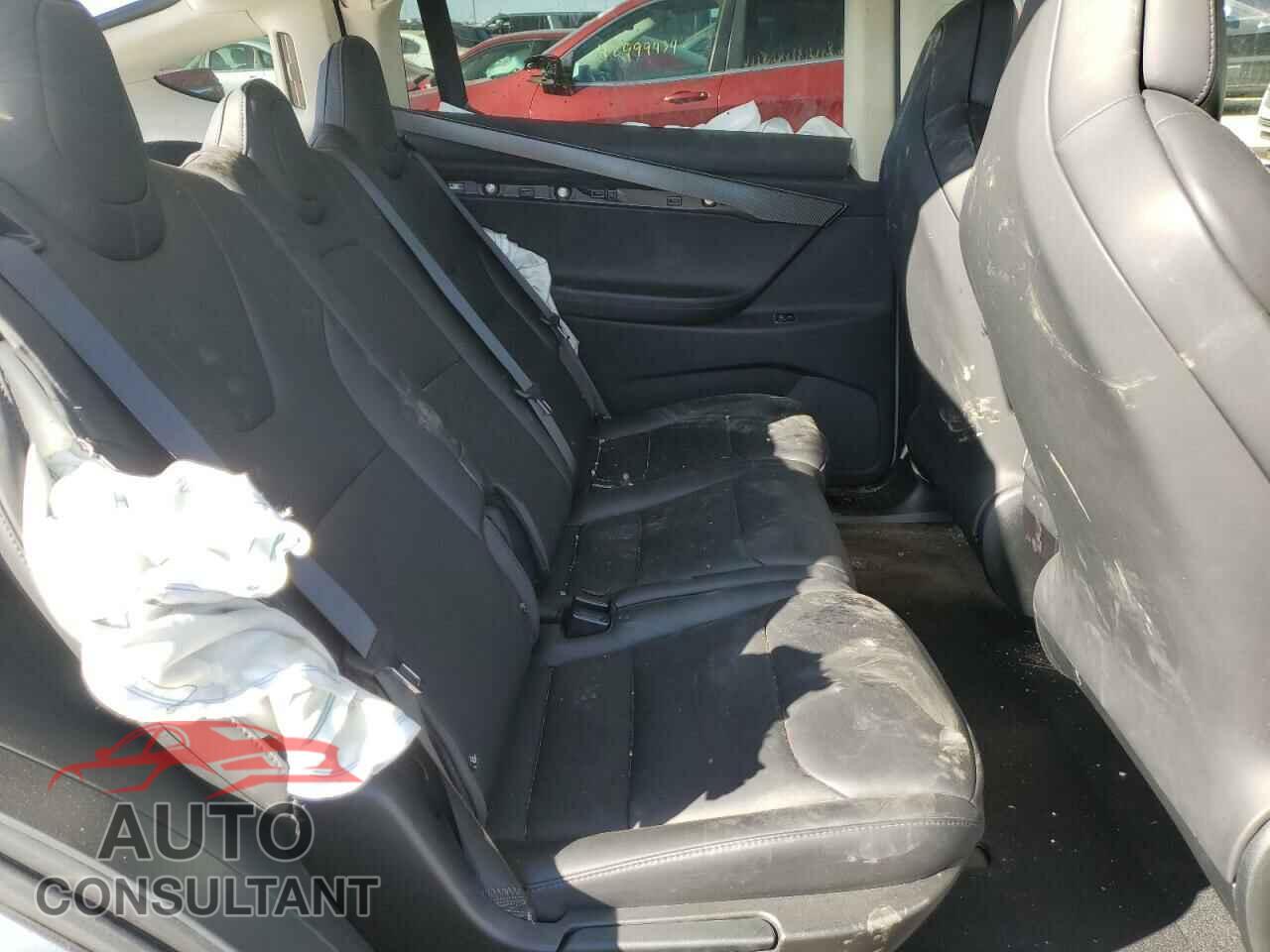 TESLA MODEL X 2018 - 5YJXCAE20JF120843