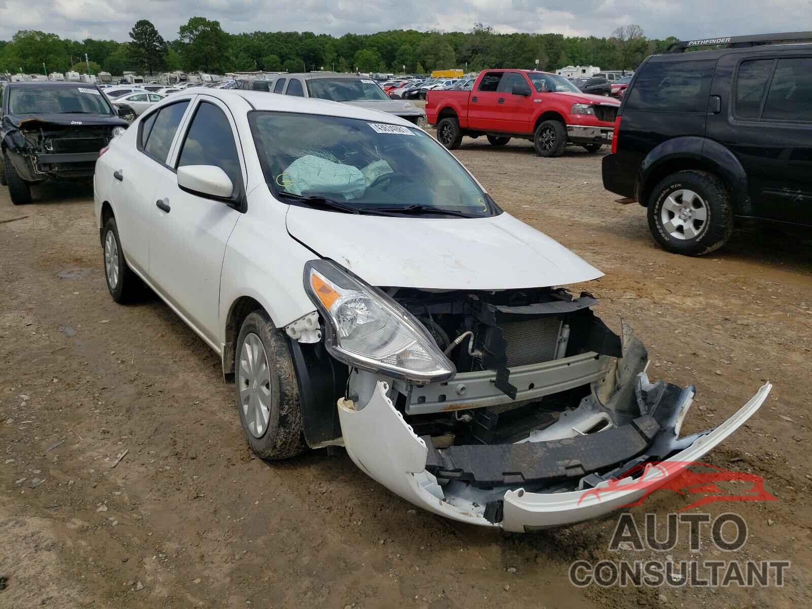 NISSAN VERSA 2019 - 3N1CN7AP1KL820275