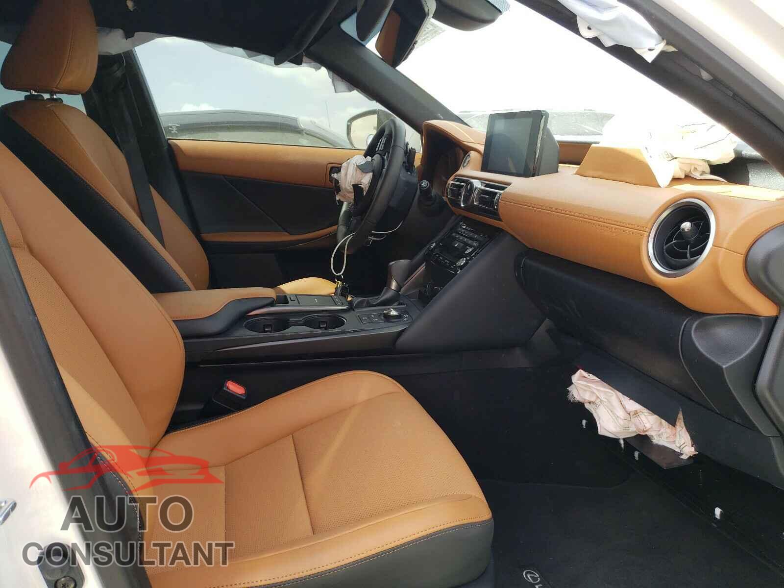 LEXUS IS 2021 - JTHAA1D2XM5113447