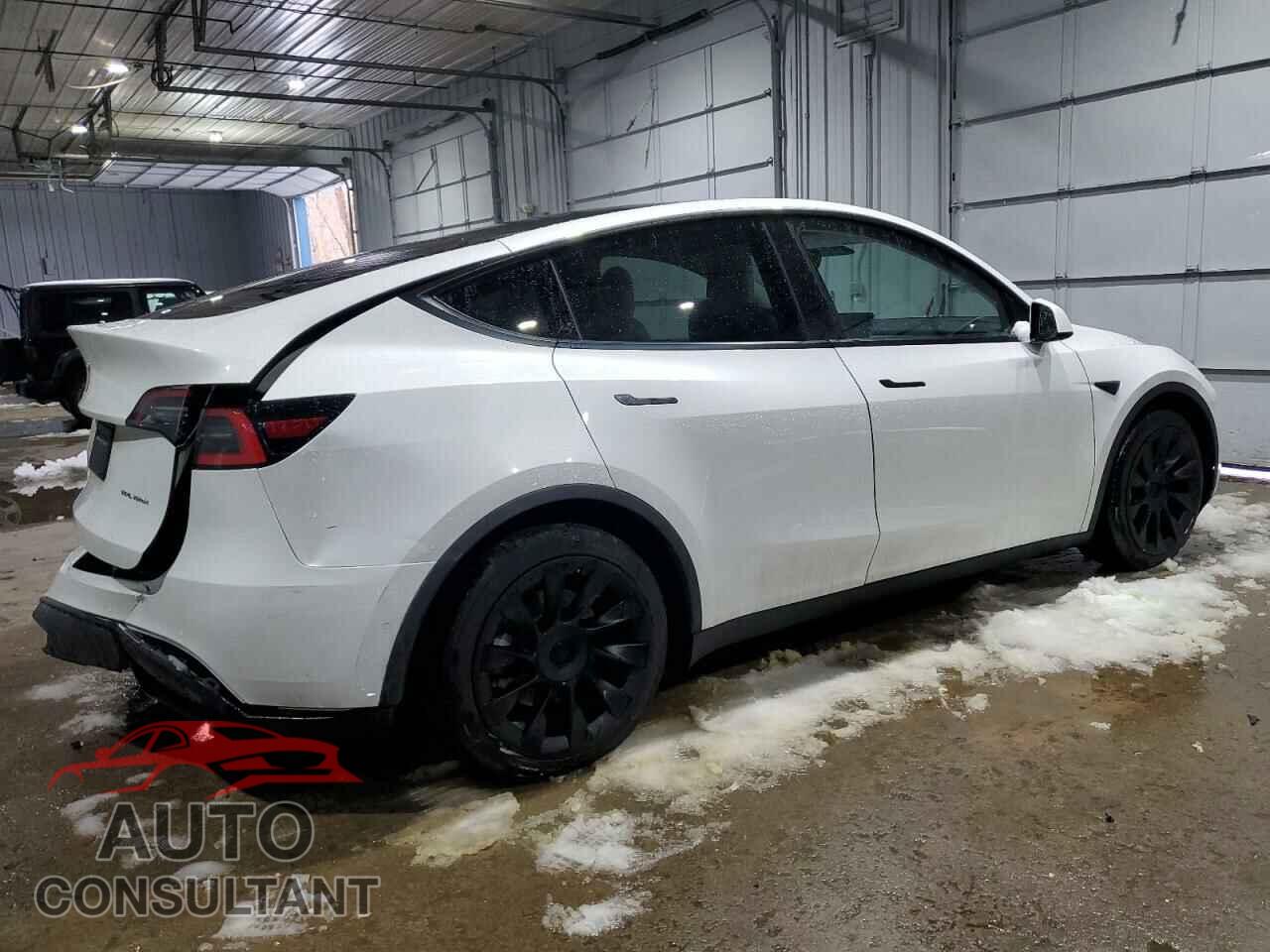 TESLA MODEL Y 2021 - 5YJYGDEE2MF074134