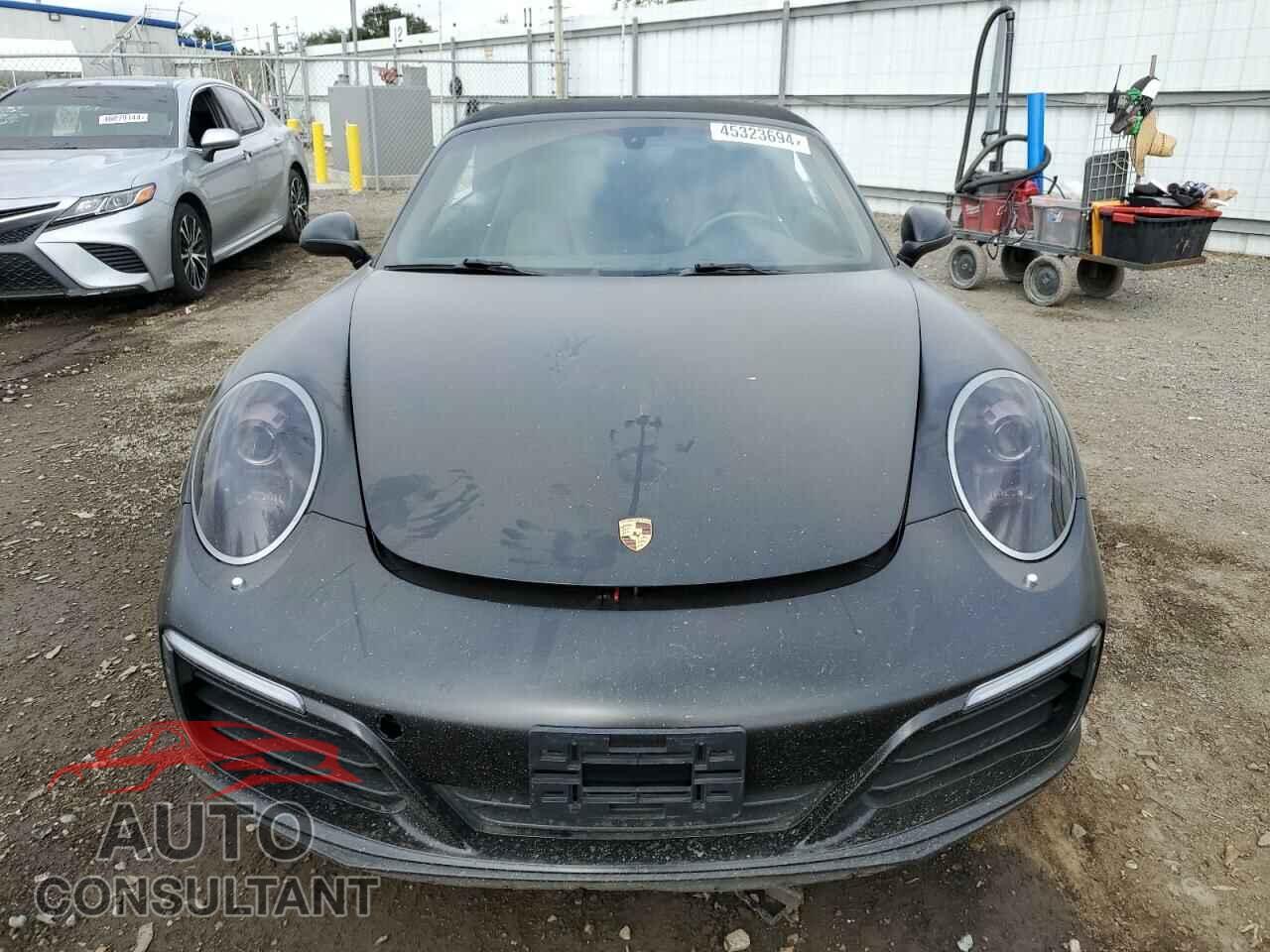 PORSCHE 911 2017 - WP0CA2A94HS141107